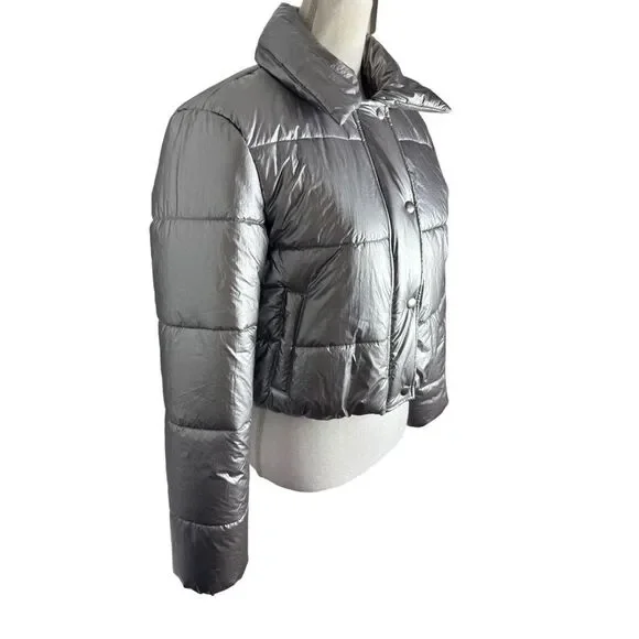 Bar III Puffer Silver Metallic Cropped Snap Zip Up Jacket - Picture 4 of 9